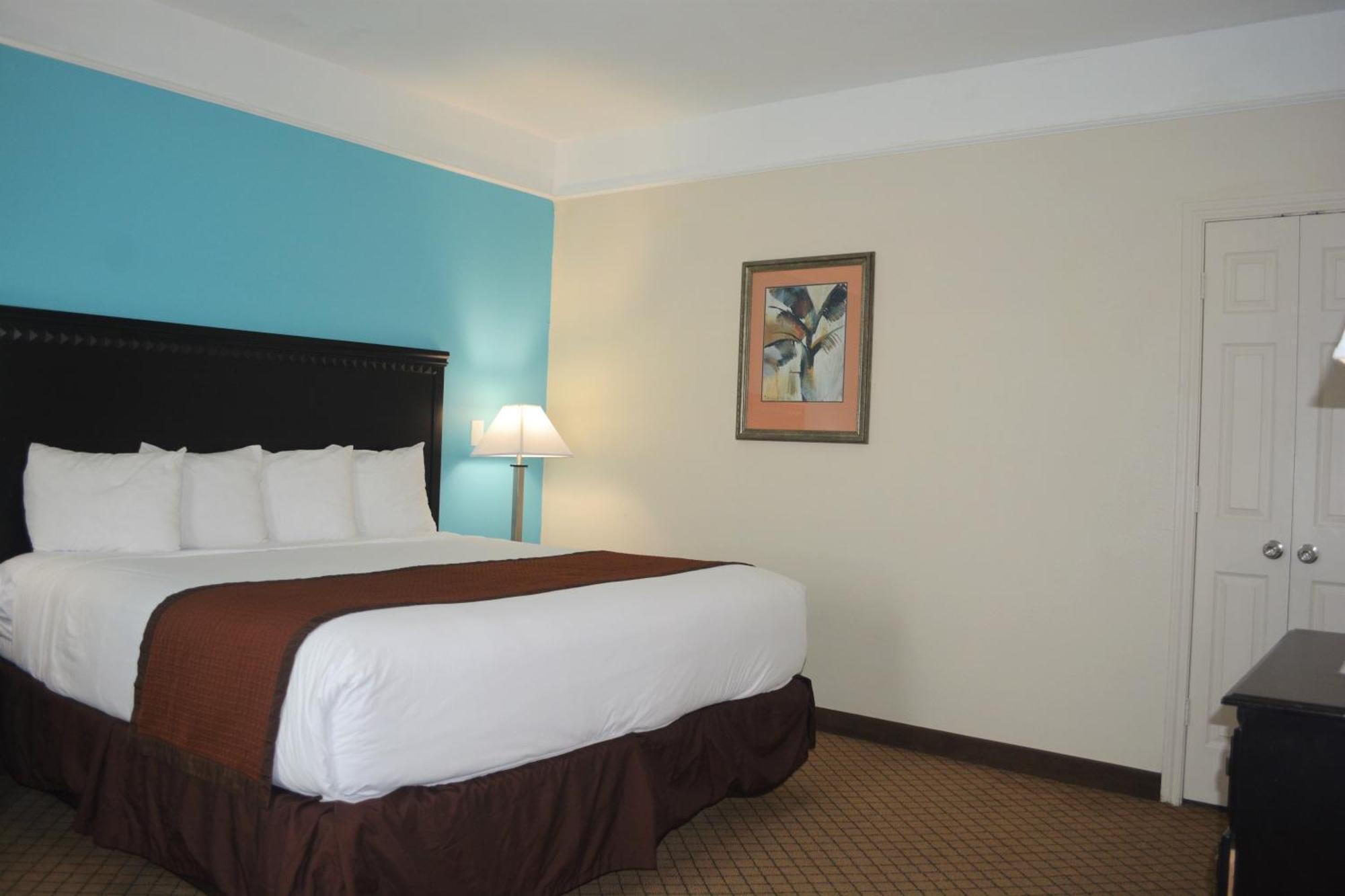 Studio King Suite Two Queen Beds Non-Smoking