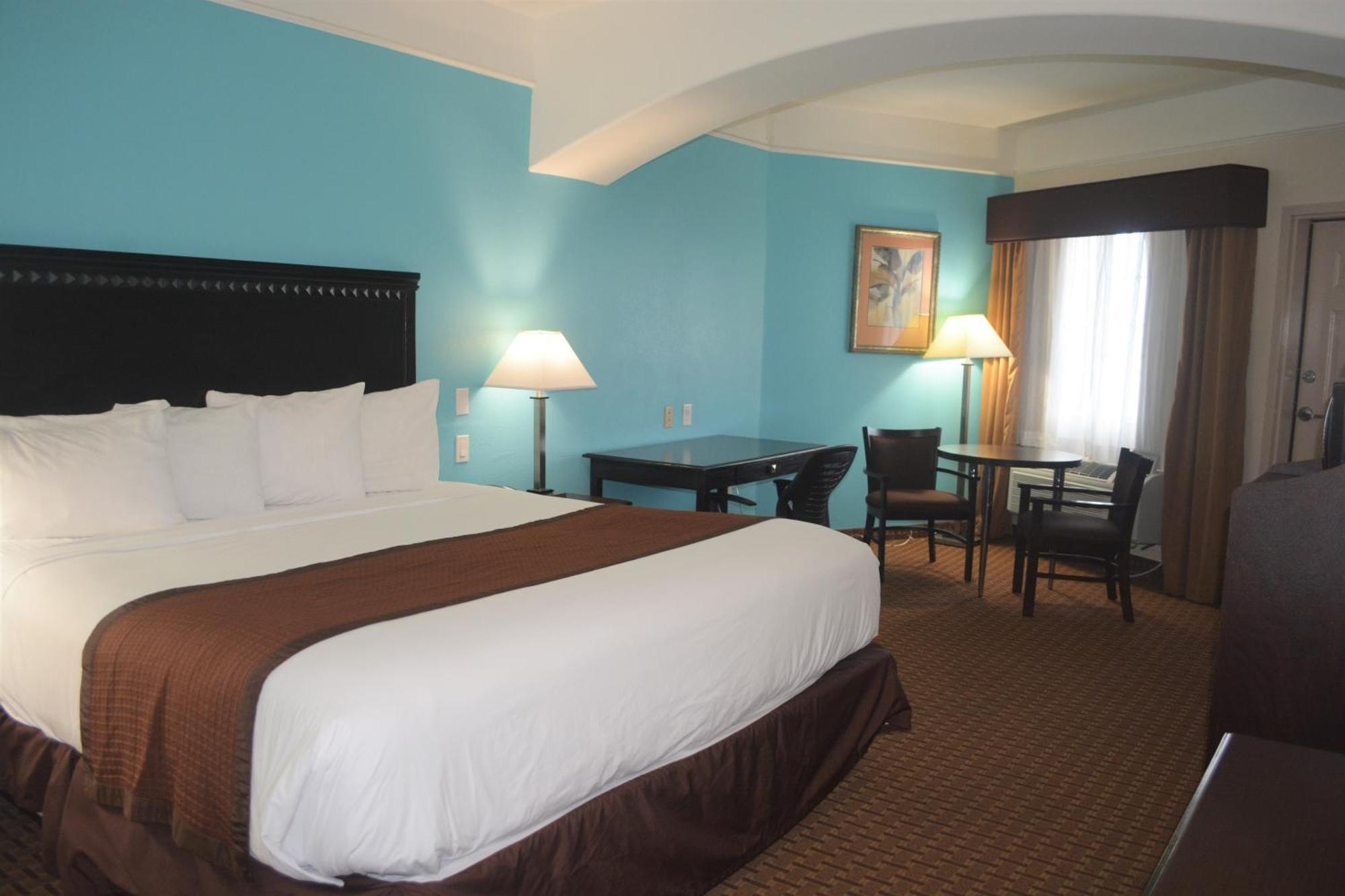 King Room Roll Shower Mobility Accessible or Non-Smoking