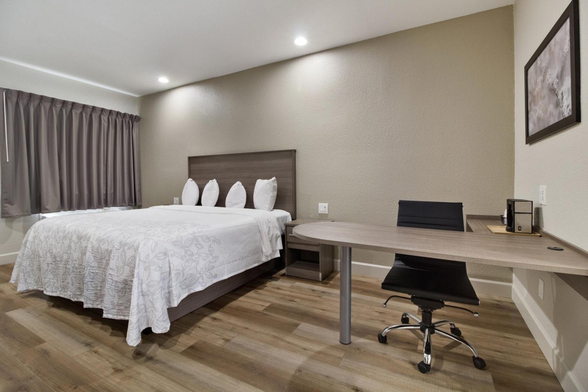 Superior King Room Ocean View or Smoke