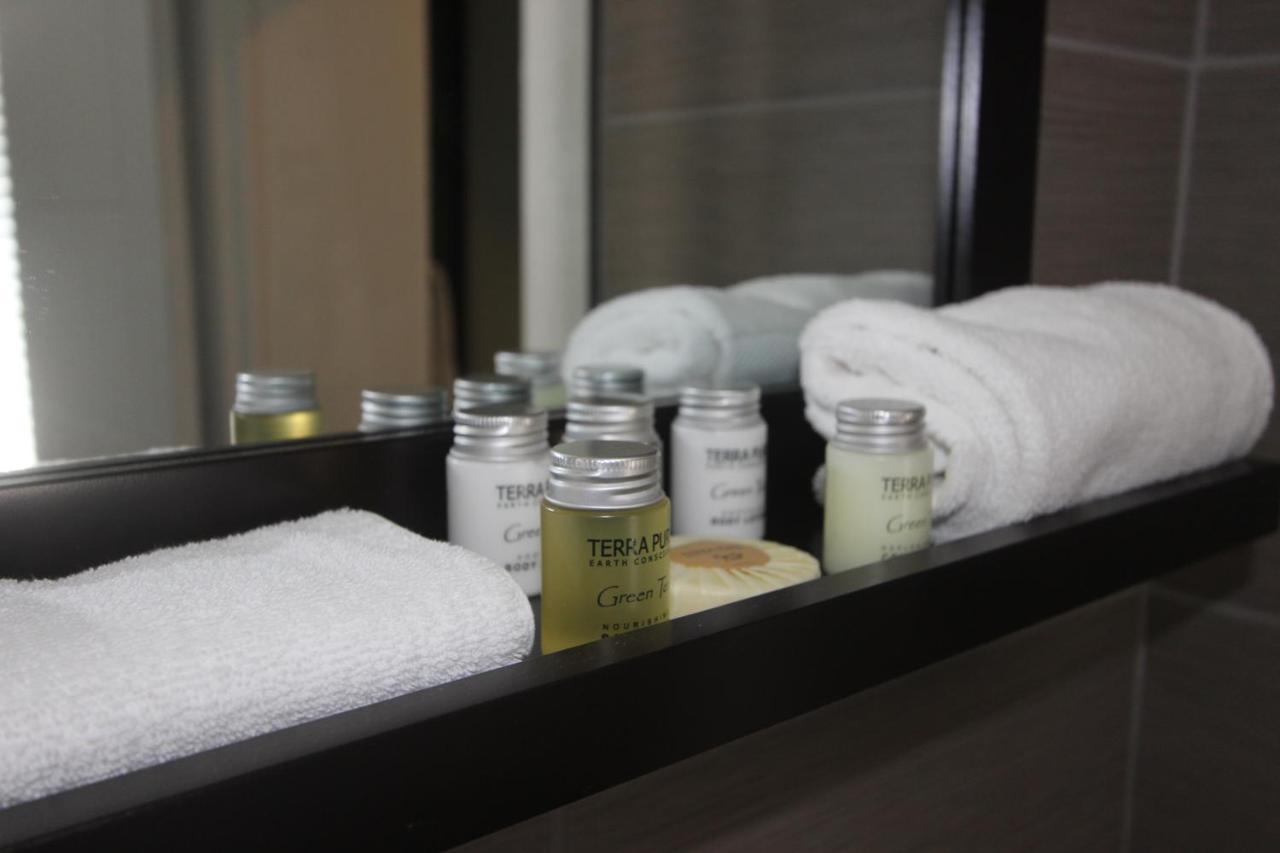 Grey Suite Main House Upstairs,1293075547:JPEG