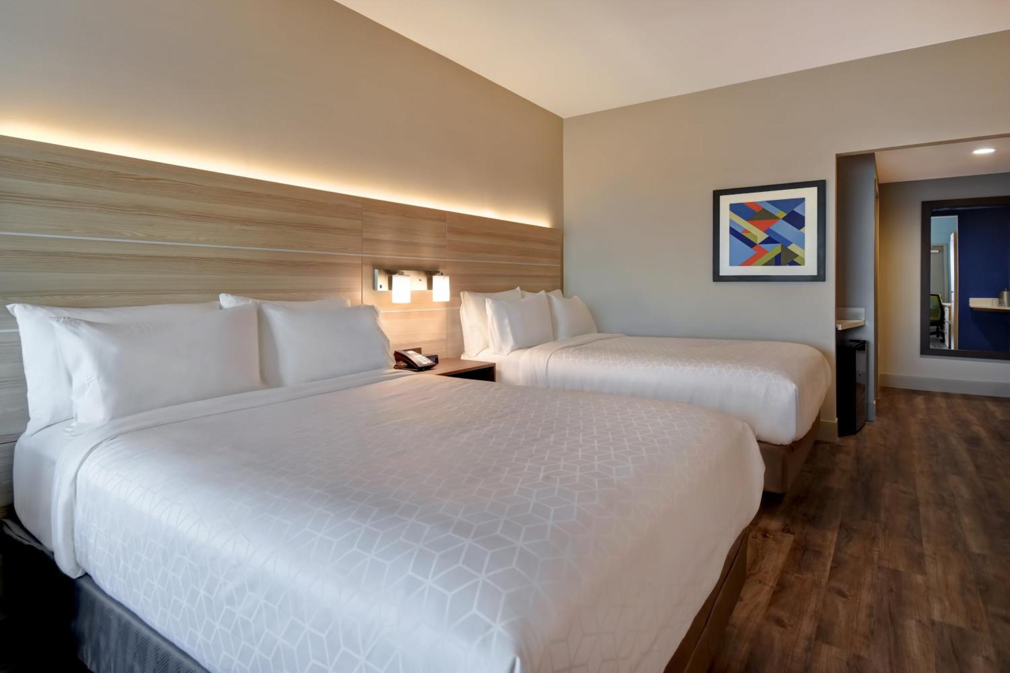 Queen Suite Two Queen Beds Balcony Beach View