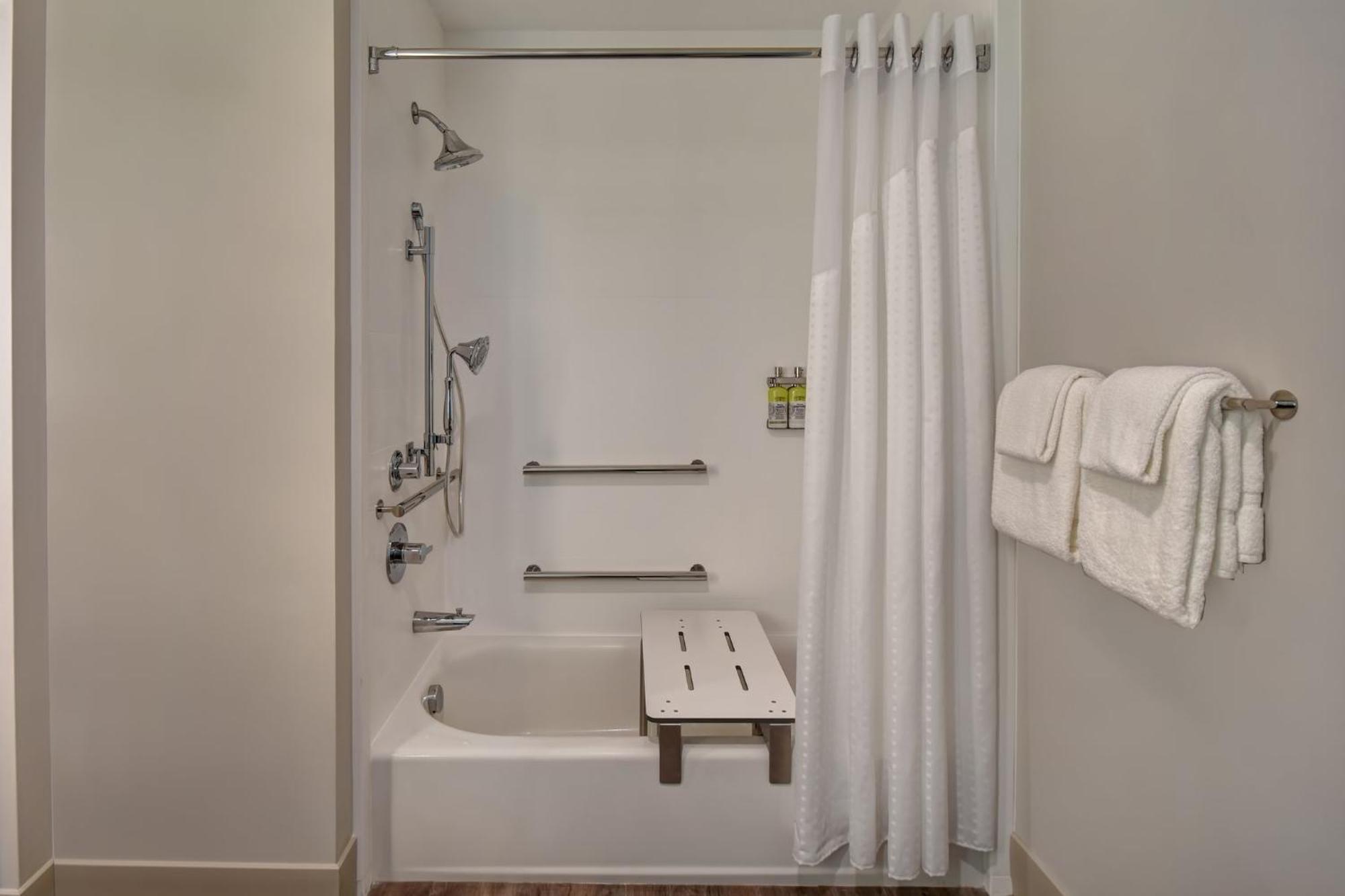Queen Room Two Queen Beds Balcony Mobility Accessible Tub