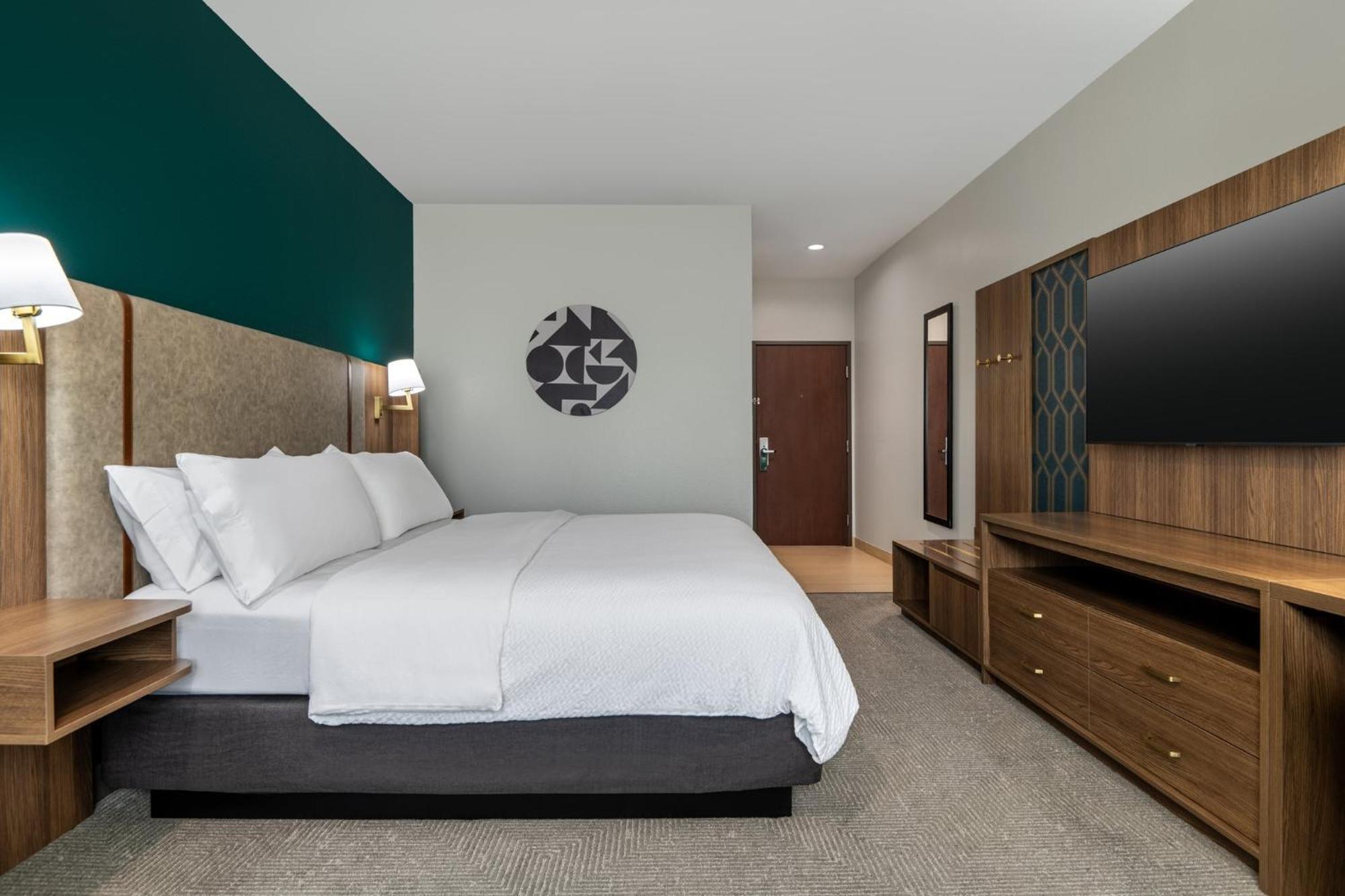 Standard King Room