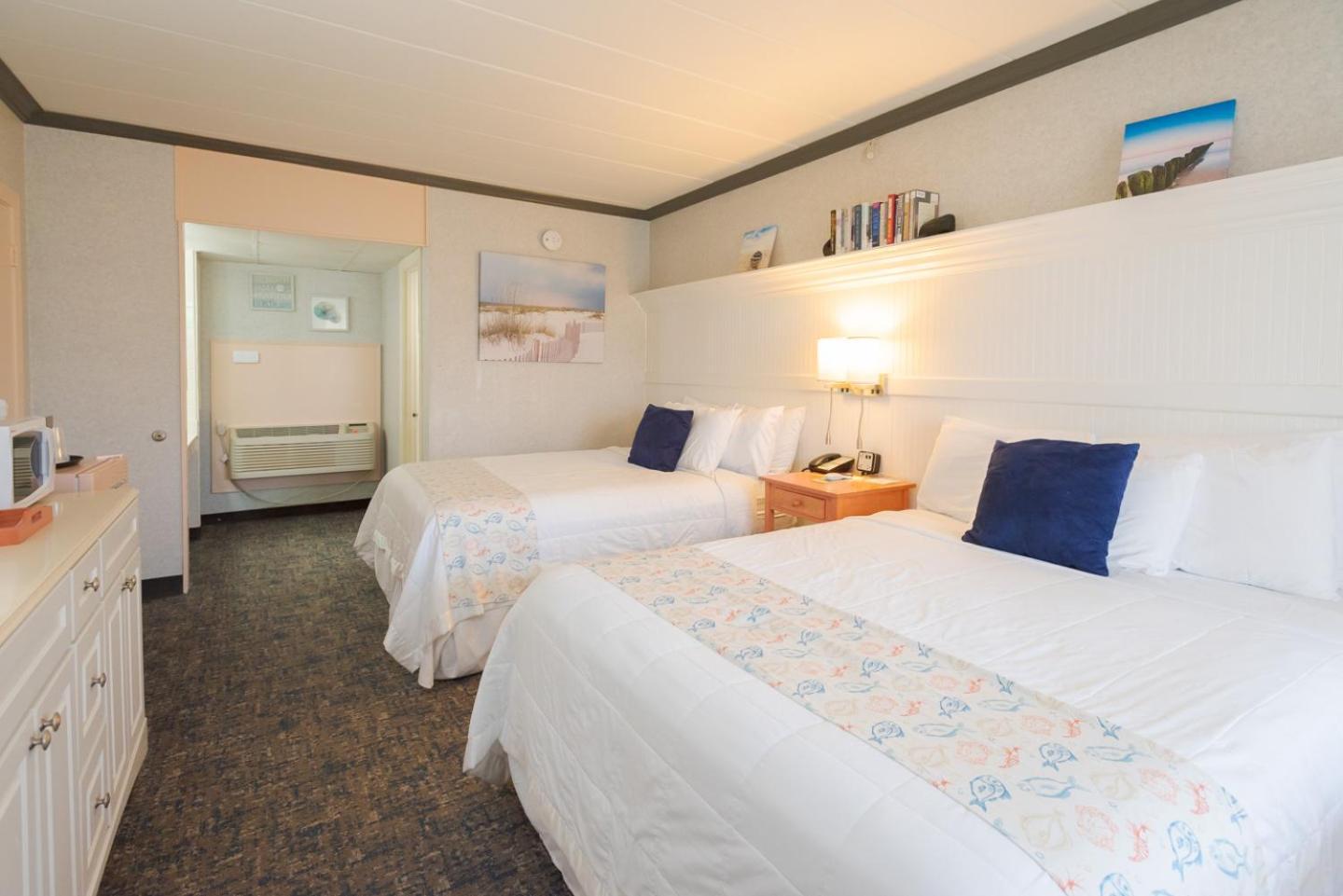 Two Queen Beds Upstairs Balcony