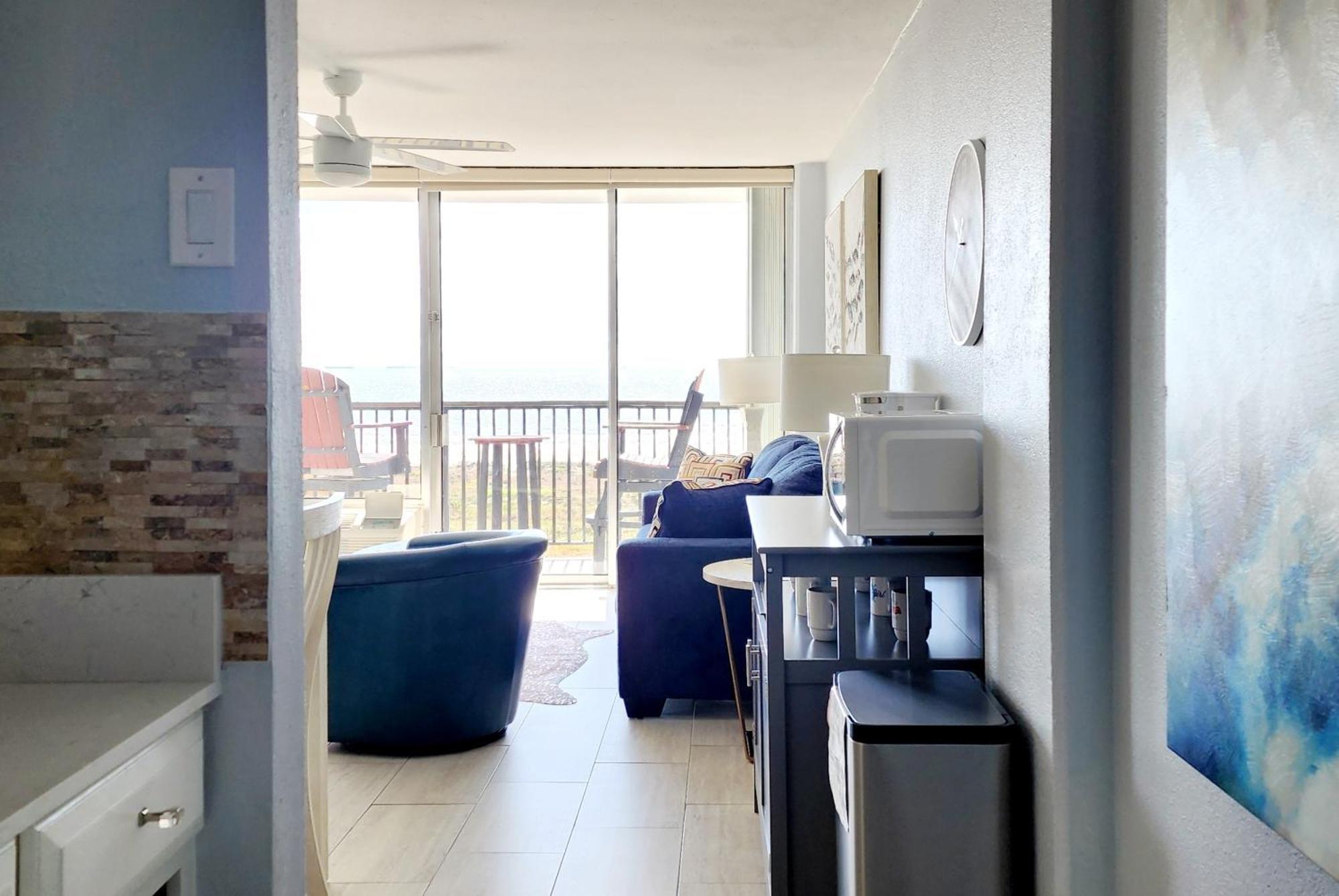 409 Beachfront Heated Pool Gulf View 2 Bedroom 1 Bath