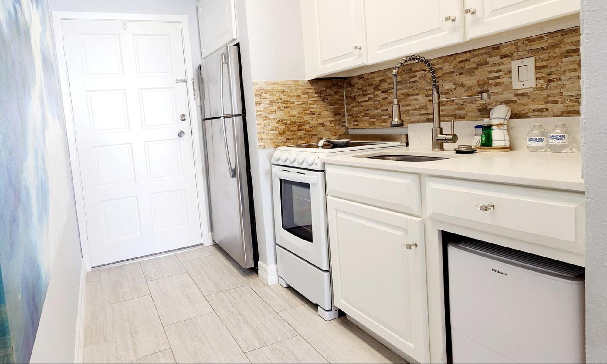 409 Beachfront Heated Pool Gulf View 2 Bedroom 1 Bath