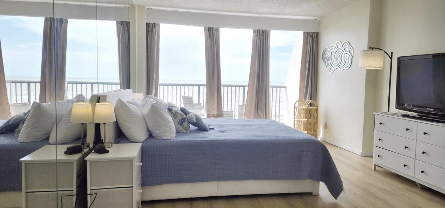901A Beachfront Heated Pool Gulf View Sleeps 2