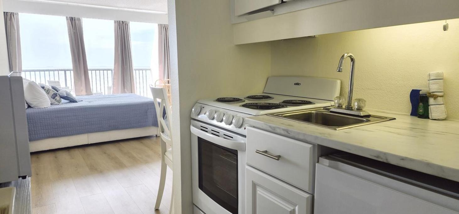 901A Beachfront Heated Pool Gulf View Sleeps 2