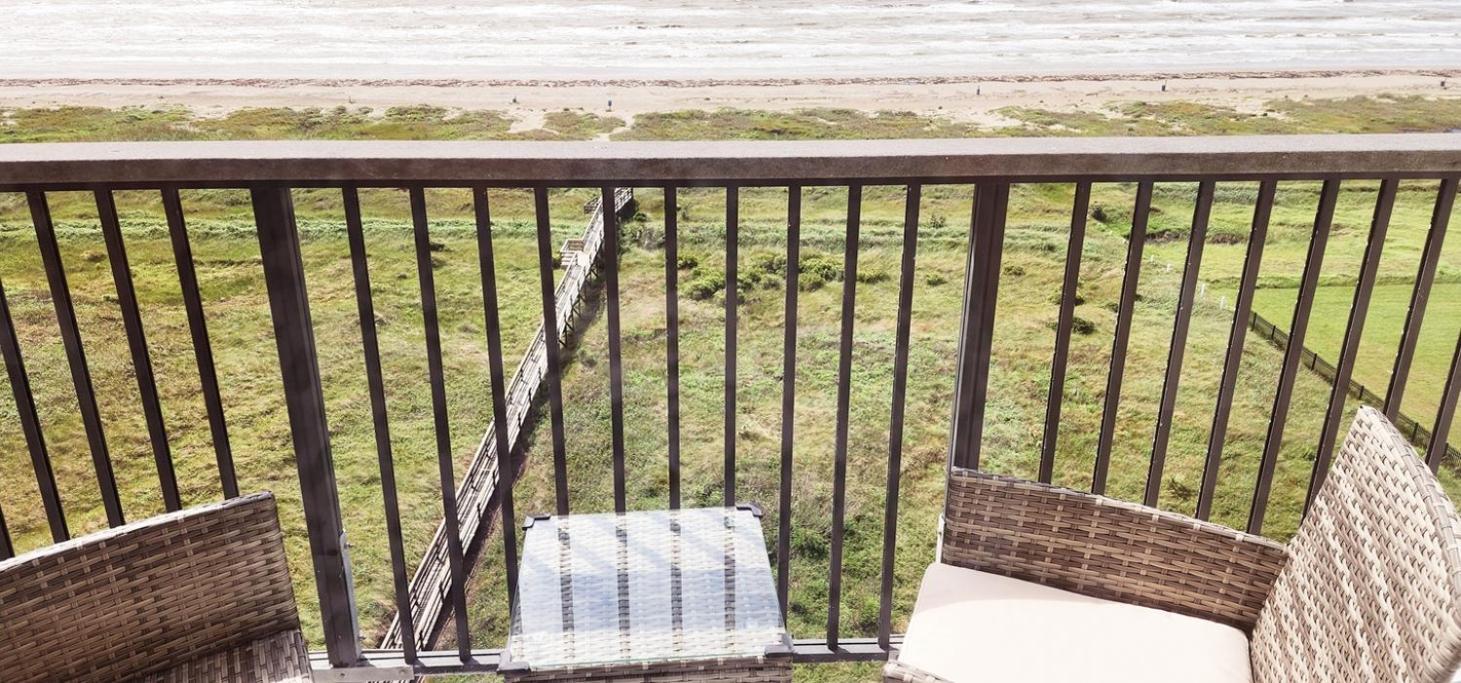901A Beachfront Heated Pool Gulf View Sleeps 2