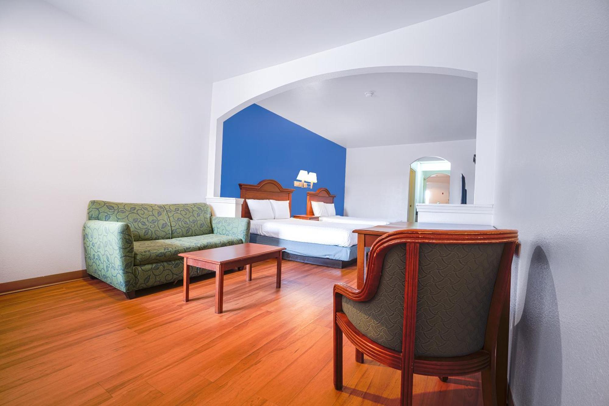 Deluxe Double Queen Beds Non-Smoking