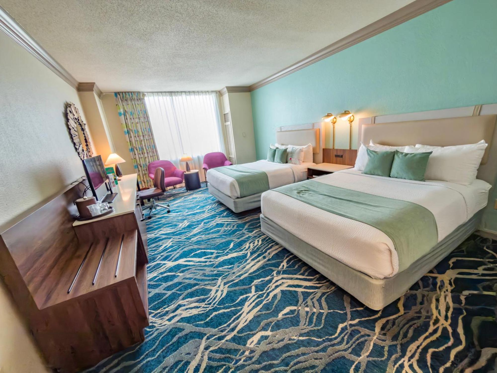 Queen Room Two Queen Beds Pyramid View