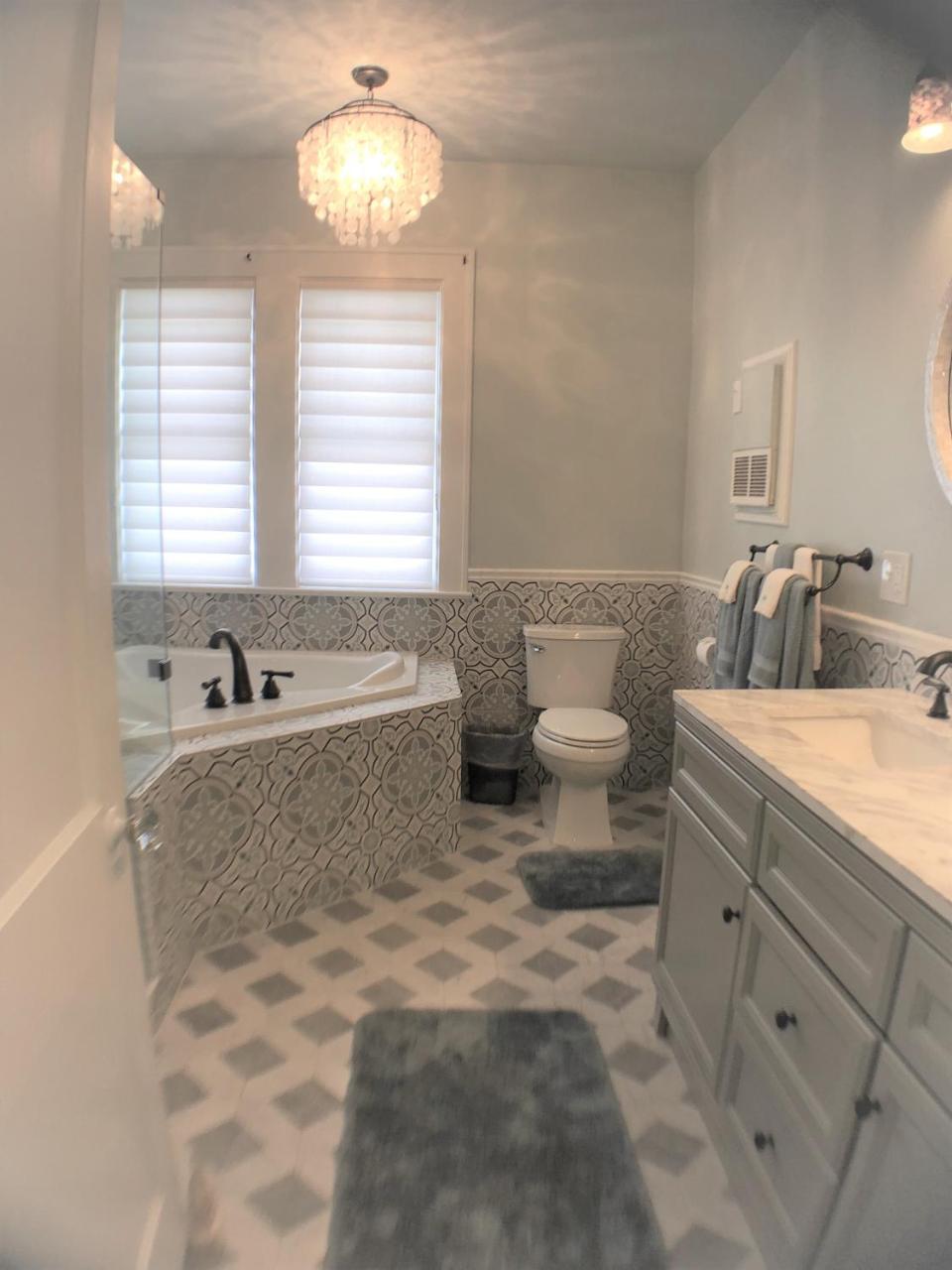 King Suite Spa Bath