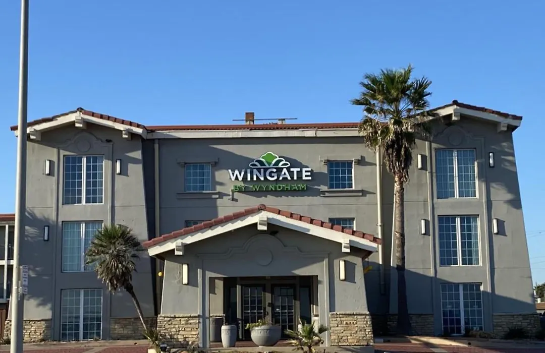 Wingate By Wyndham Galveston Beachfront At The Seawall-1
