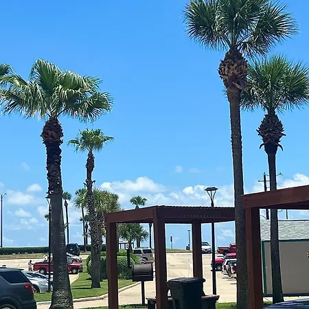 Cozy Galveston Beach Front Condo-3