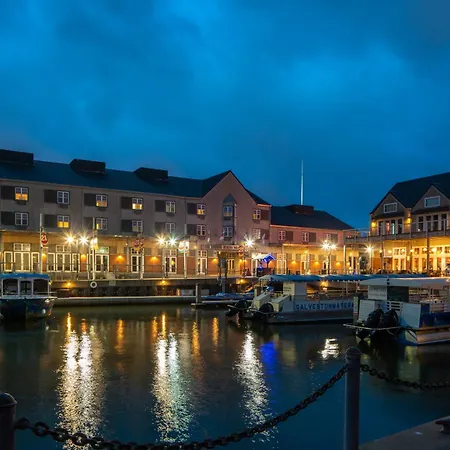 Harbor House Hotel And Marina At Pier 21-3