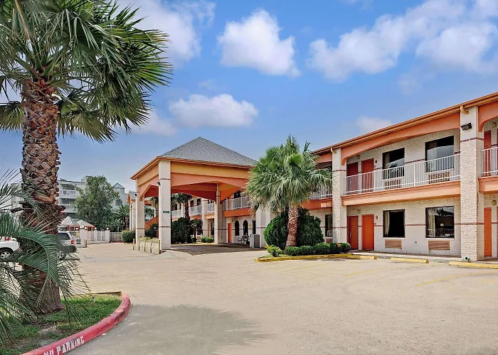 Super 8 By Wyndham Galveston Hotel